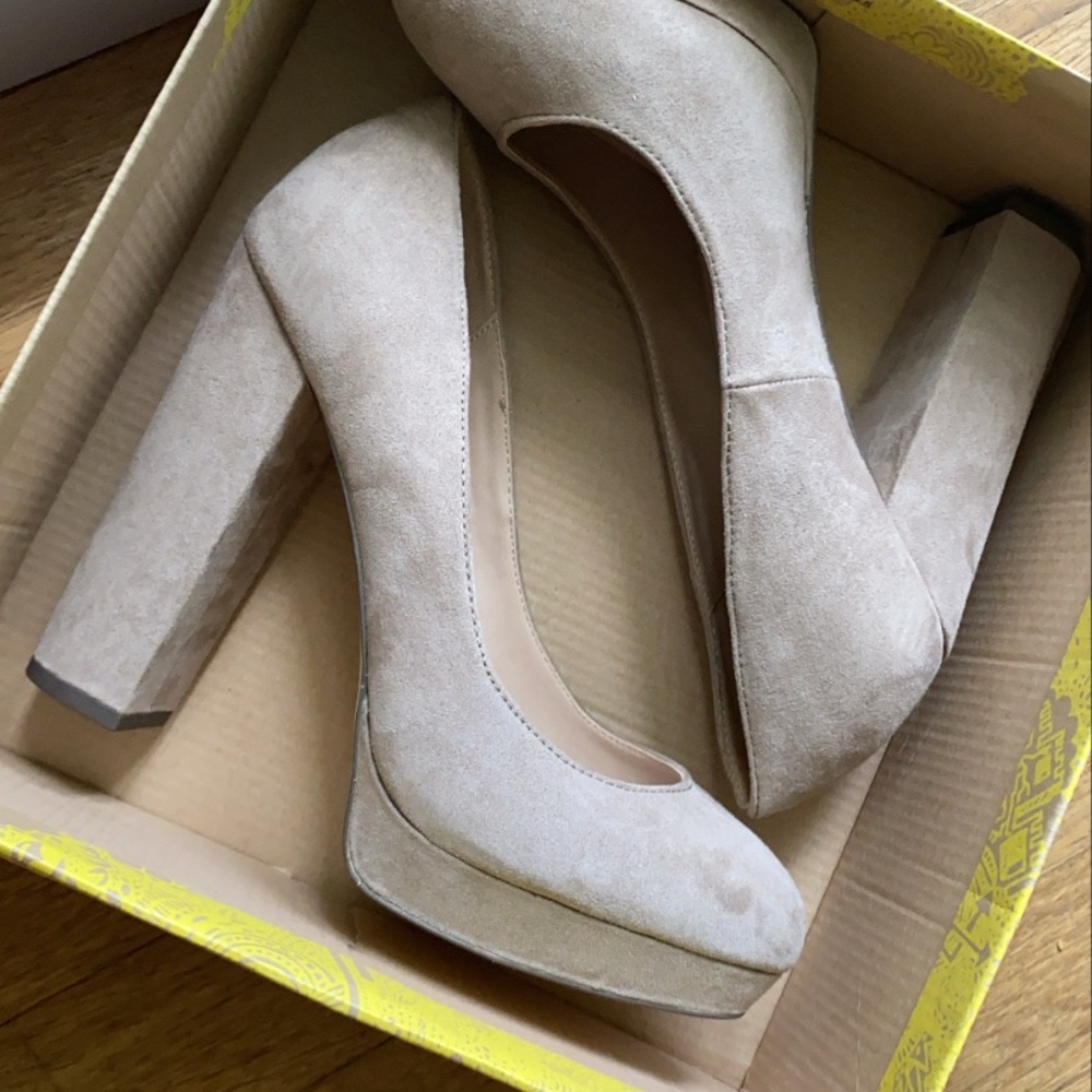 DSW 8.5 nude platform heel - never worn !! ✨